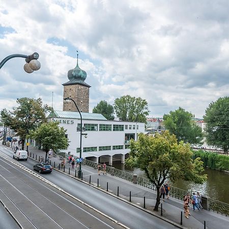 Riverside Apartment With A Balcony Prag Exterior foto