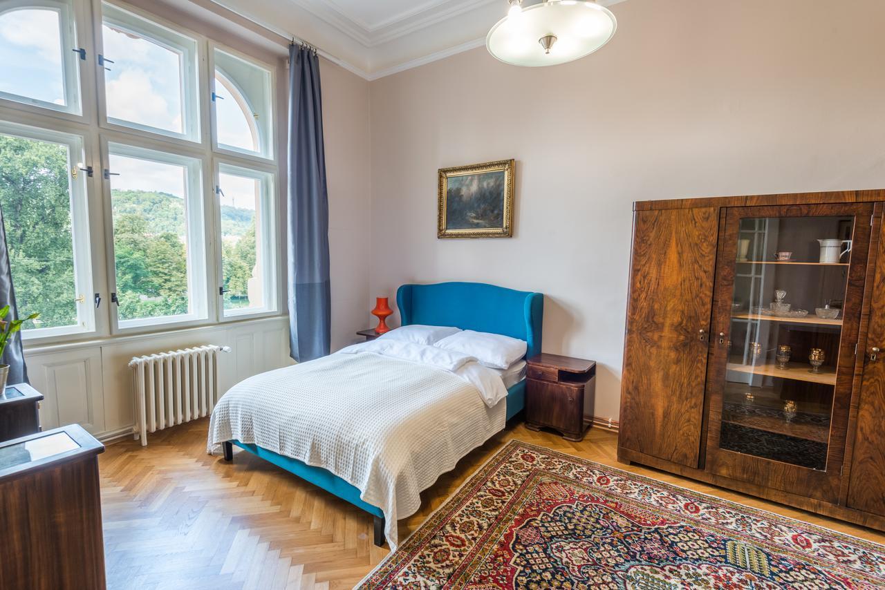 Riverside Apartment With A Balcony Prag Exterior foto