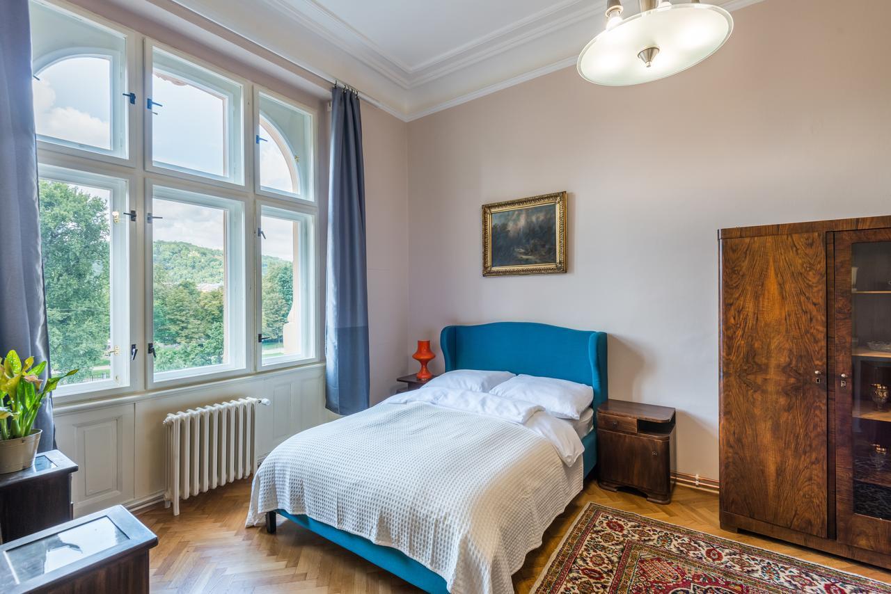 Riverside Apartment With A Balcony Prag Exterior foto