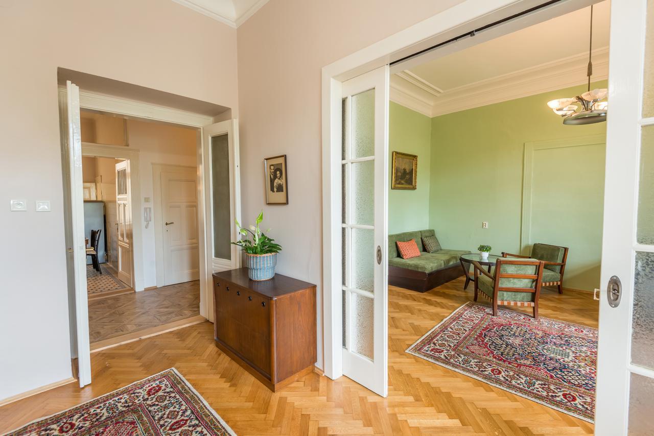 Riverside Apartment With A Balcony Prag Exterior foto