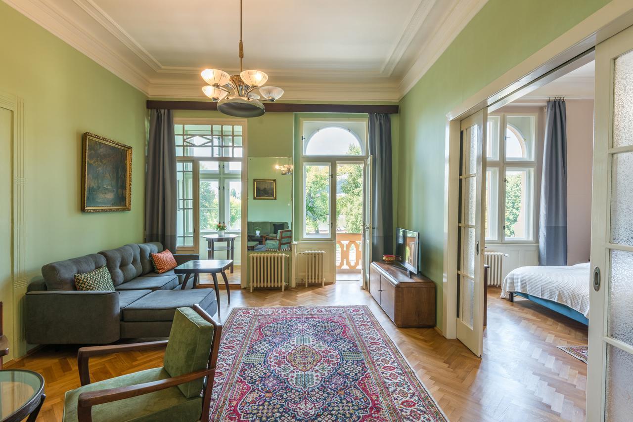 Riverside Apartment With A Balcony Prag Exterior foto
