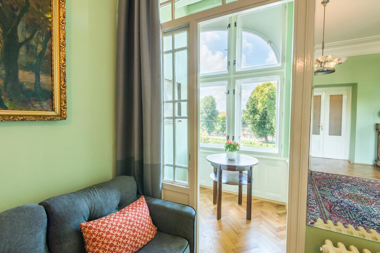 Riverside Apartment With A Balcony Prag Exterior foto