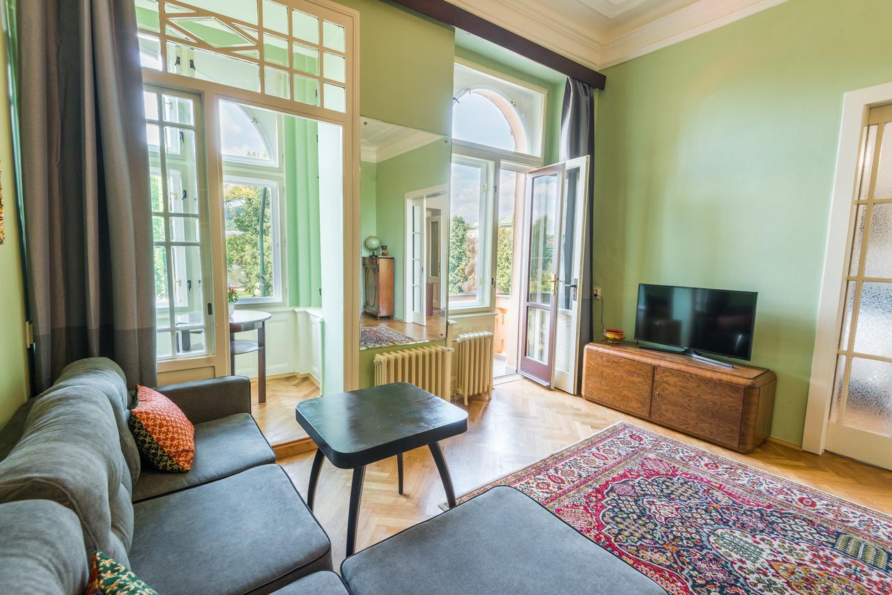 Riverside Apartment With A Balcony Prag Exterior foto
